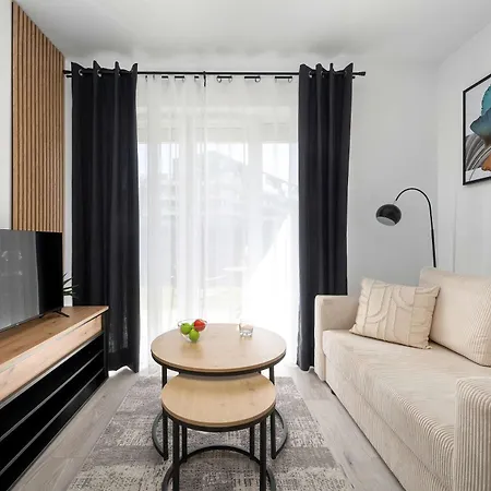 Comfortable For 4 Guests With Terrace, Garden And Projector By Renters Wrocław