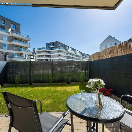 Comfortable For 4 Guests With Terrace, Garden And Projector By Renters Apartman *